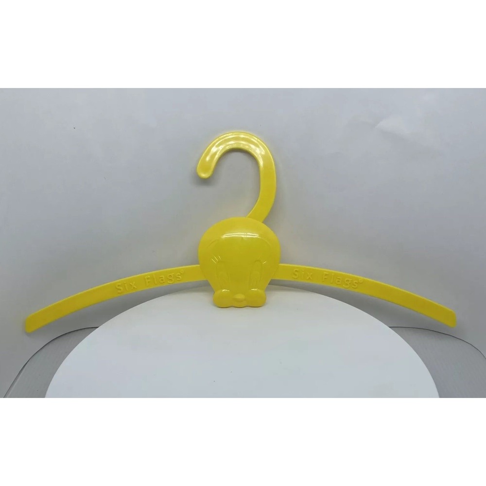 Tweety Bird Hanger Six Flags Magic Mountain Souvenir Warner Brothers 1998Plastic